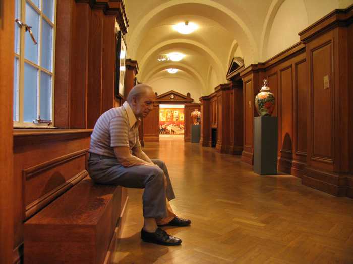 DUANE HANSON (1925-1996) Man on a Bench, 1977 (vinyl, polychromed in oil, with accessories)